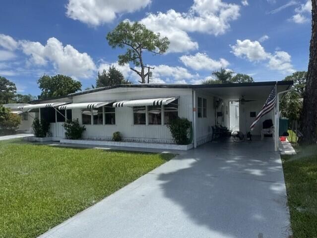 4042 Royal Manor Boulevard, Boynton Beach, FL 33436