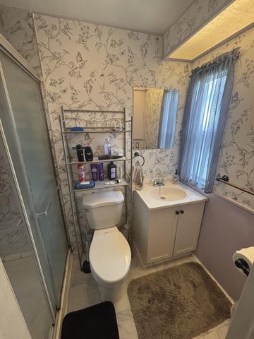 4042 Royal Manor Boulevard, Boynton Beach, FL 33436