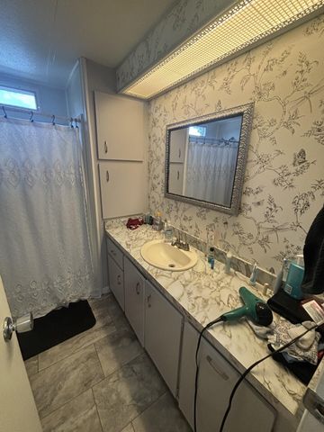 4042 Royal Manor Boulevard, Boynton Beach, FL 33436