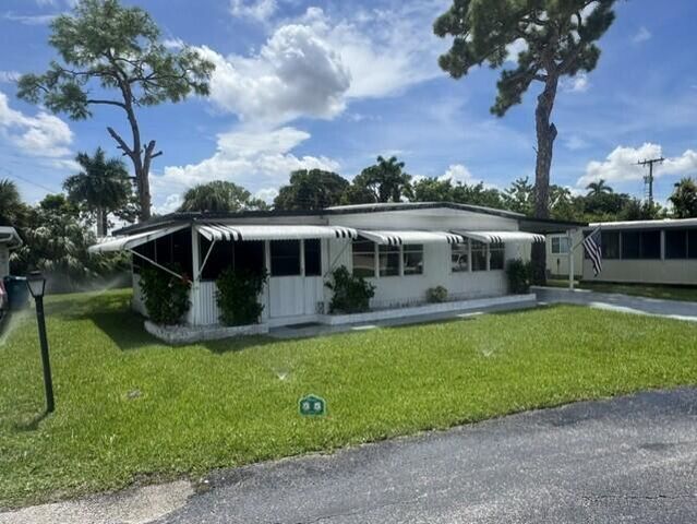 4042 Royal Manor Boulevard, Boynton Beach, FL 33436