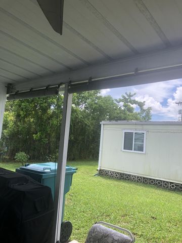 4042 Royal Manor Boulevard, Boynton Beach, FL 33436