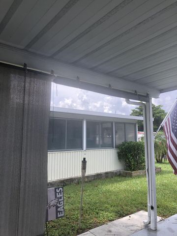4042 Royal Manor Boulevard, Boynton Beach, FL 33436
