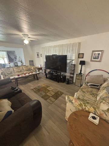 4042 Royal Manor Boulevard, Boynton Beach, FL 33436
