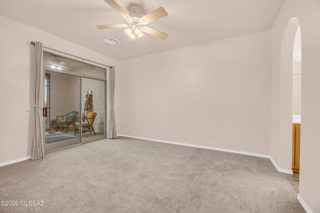 Image 10 of property listing at 5702 W Treasure Cove Loop, Tucson, AZ 85713