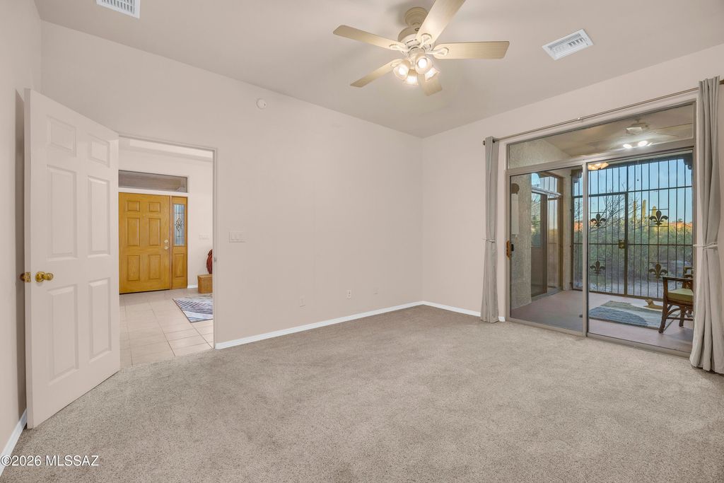 Image 11 of property listing at 5702 W Treasure Cove Loop, Tucson, AZ 85713