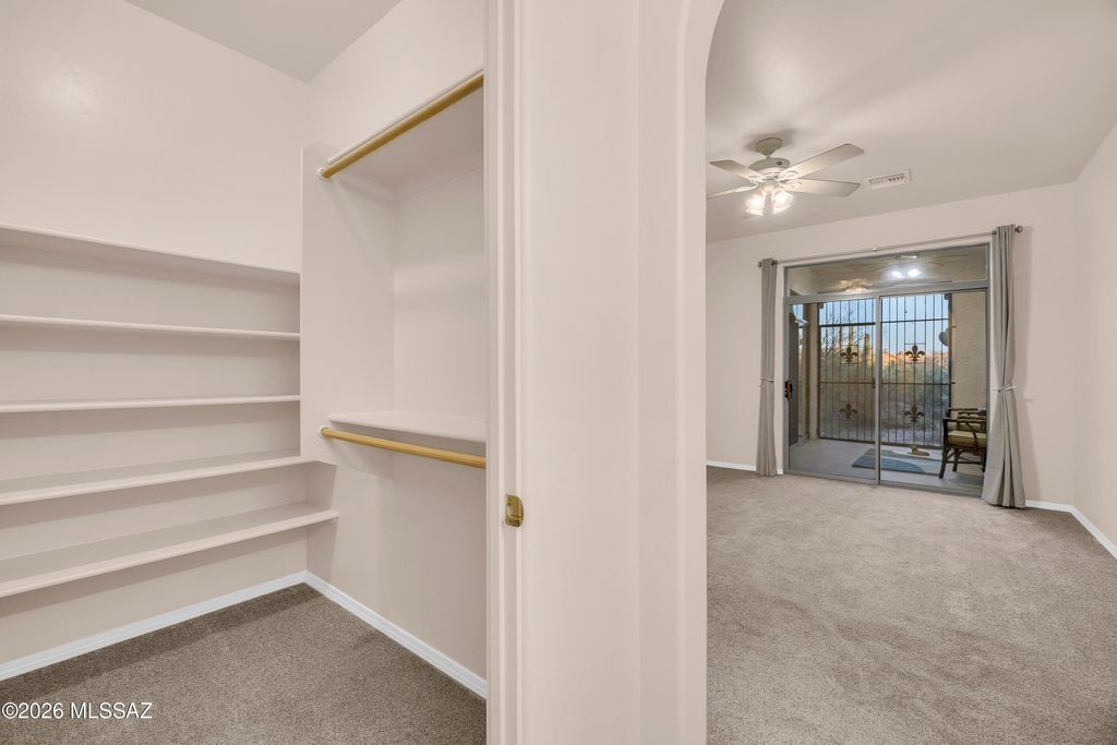 Image 13 of property listing at 5702 W Treasure Cove Loop, Tucson, AZ 85713