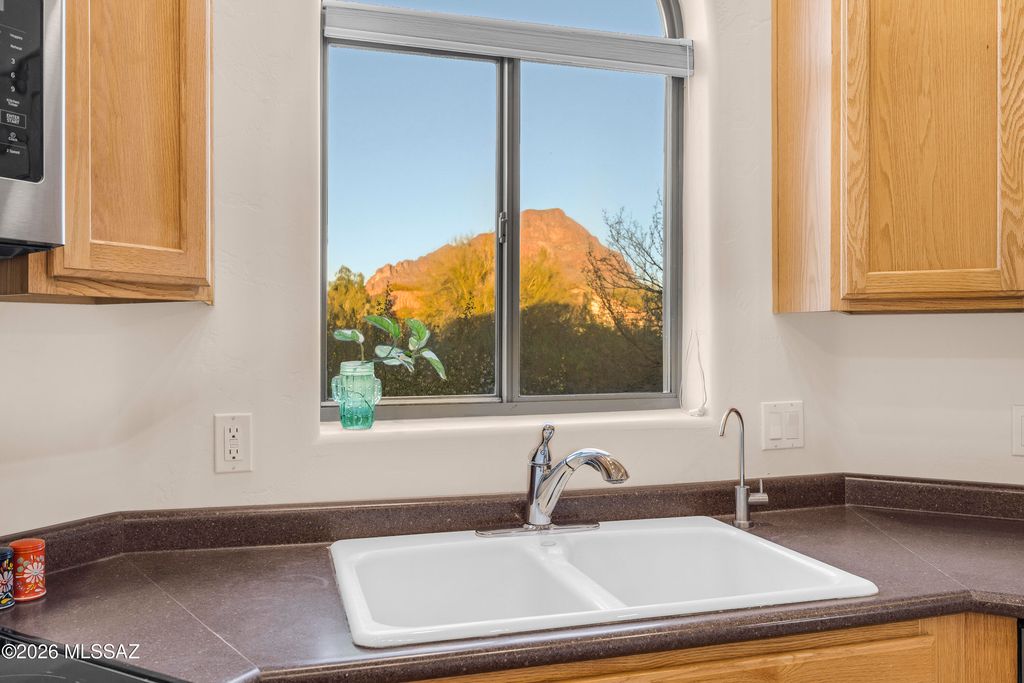 Image 28 of property listing at 5702 W Treasure Cove Loop, Tucson, AZ 85713