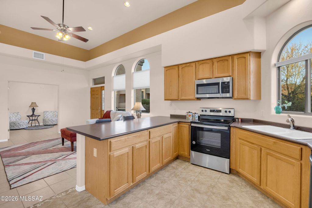 Image 30 of property listing at 5702 W Treasure Cove Loop, Tucson, AZ 85713