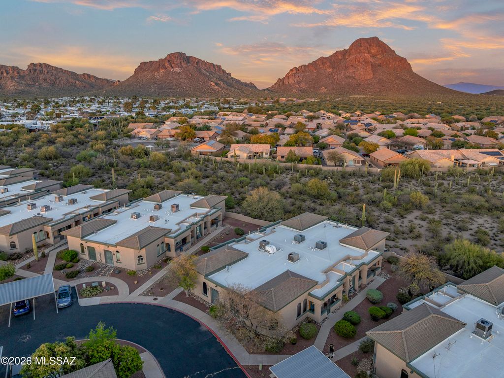 Image 41 of property listing at 5702 W Treasure Cove Loop, Tucson, AZ 85713