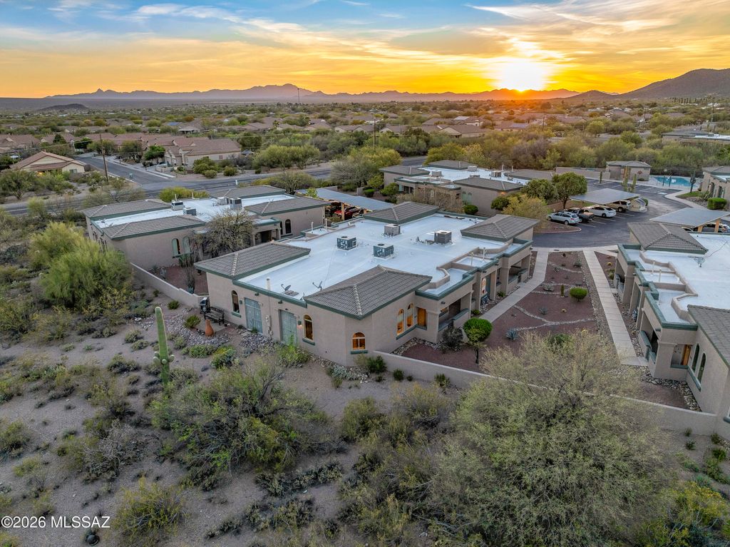 Image 42 of property listing at 5702 W Treasure Cove Loop, Tucson, AZ 85713