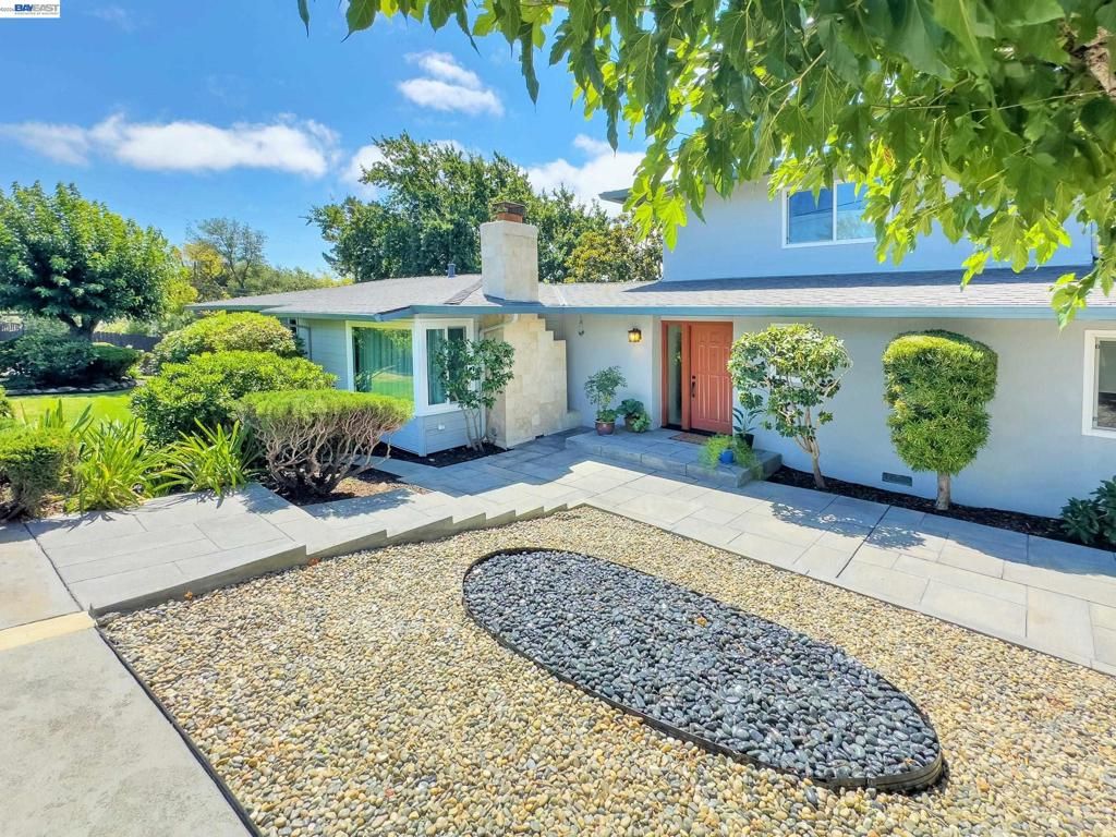 Image 1 of property listing at 3255 Sweet Dr, Lafayette, CA 94549