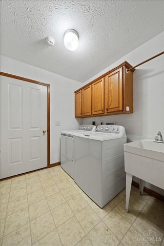 1532 Rockleigh Road, Washington Twp, OH 45458