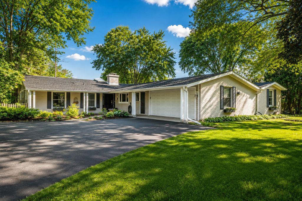 1161 Winwood Drive, Lake Forest, IL 60045