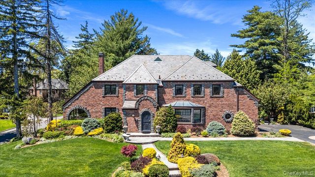 79 Aldershot Lane, Manhasset, NY 11030