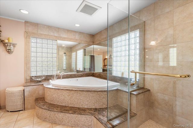 79 Aldershot Lane, Manhasset, NY 11030