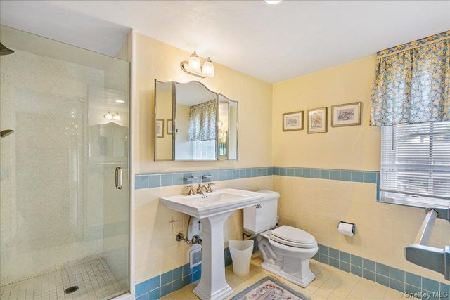 79 Aldershot Lane, Manhasset, NY 11030