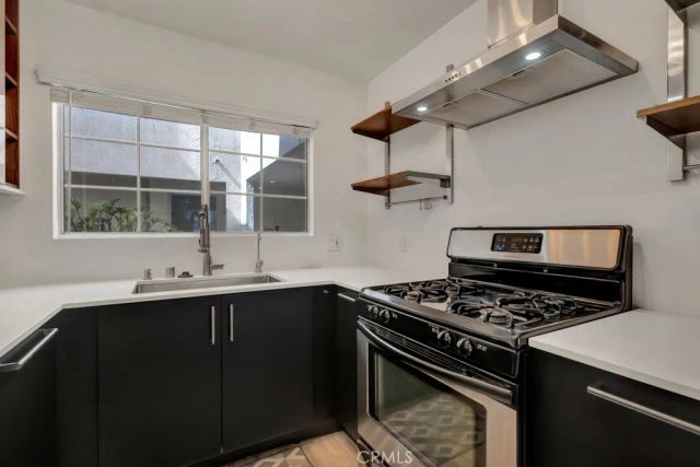 5550 Owensmouth 104, Woodland Hills, CA 91367