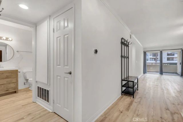 5550 Owensmouth 104, Woodland Hills, CA 91367