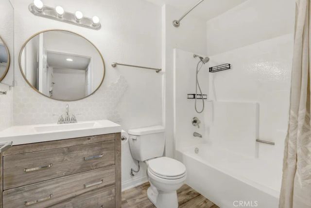 5550 Owensmouth 104, Woodland Hills, CA 91367