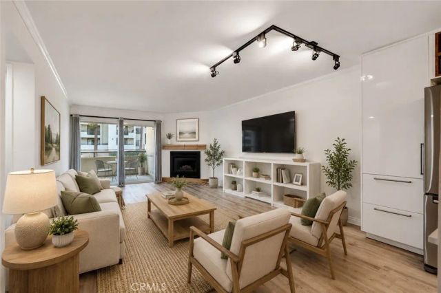 5550 Owensmouth 104, Woodland Hills, CA 91367