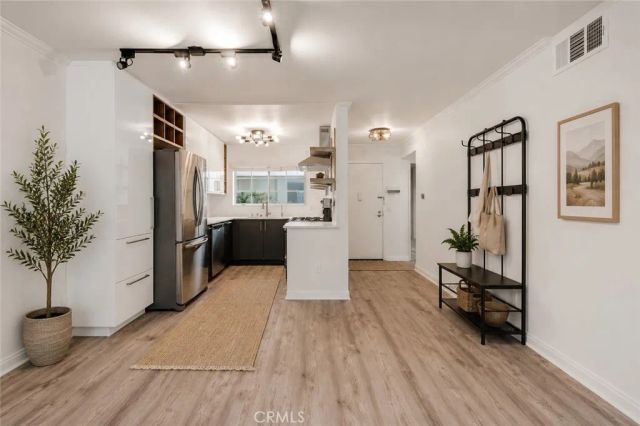 5550 Owensmouth 104, Woodland Hills, CA 91367