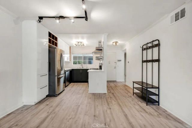 5550 Owensmouth 104, Woodland Hills, CA 91367