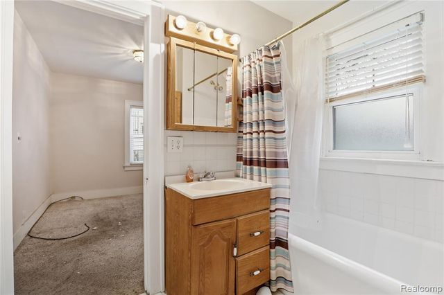 3317 Cheyenne Avenue, Burton, MI 48529