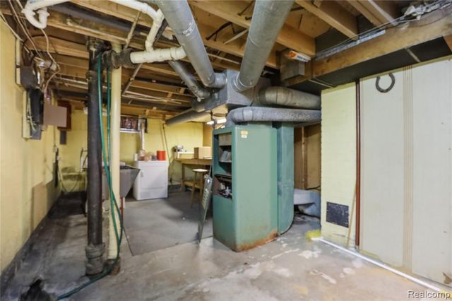 3317 Cheyenne Avenue, Burton, MI 48529
