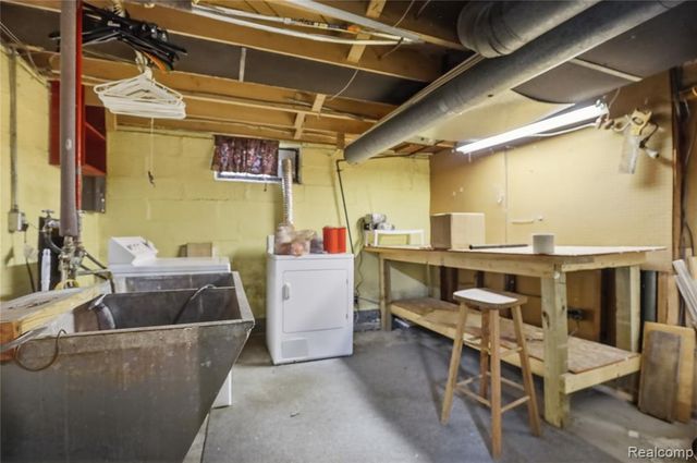 3317 Cheyenne Avenue, Burton, MI 48529