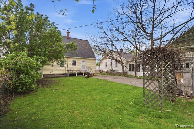 3317 Cheyenne Avenue, Burton, MI 48529