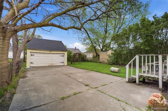3317 Cheyenne Avenue, Burton, MI 48529