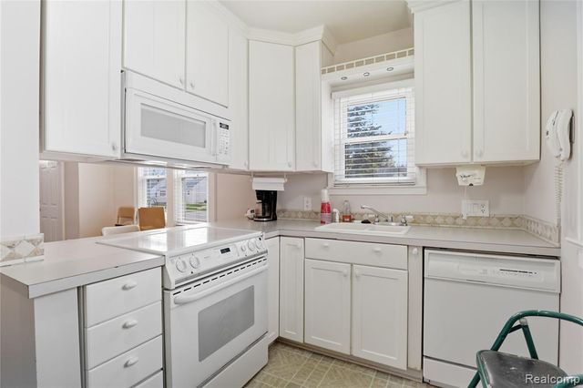 3317 Cheyenne Avenue, Burton, MI 48529
