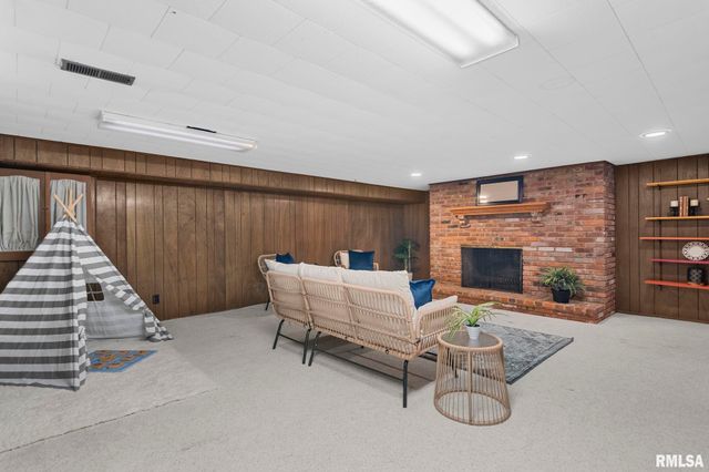 41 Belhaven Drive, Springfield, IL 62704