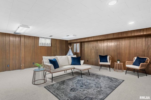 41 Belhaven Drive, Springfield, IL 62704