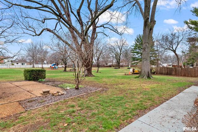 41 Belhaven Drive, Springfield, IL 62704