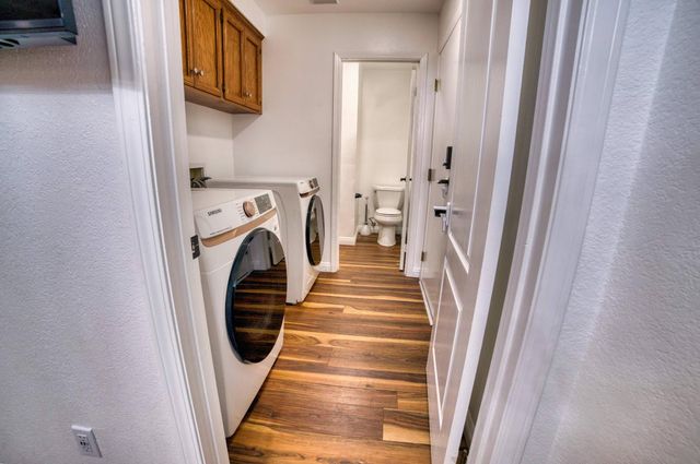 2520 Meadowrest Way, Madera, CA 93637