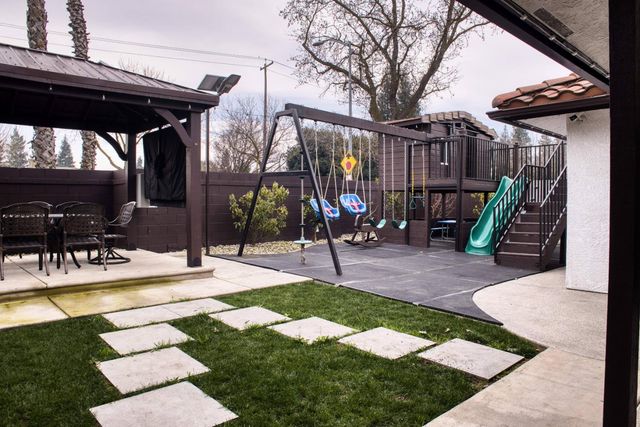 2520 Meadowrest Way, Madera, CA 93637