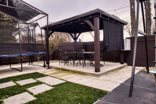 2520 Meadowrest Way, Madera, CA 93637