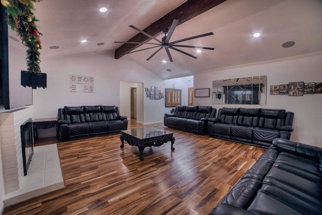 2520 Meadowrest Way, Madera, CA 93637