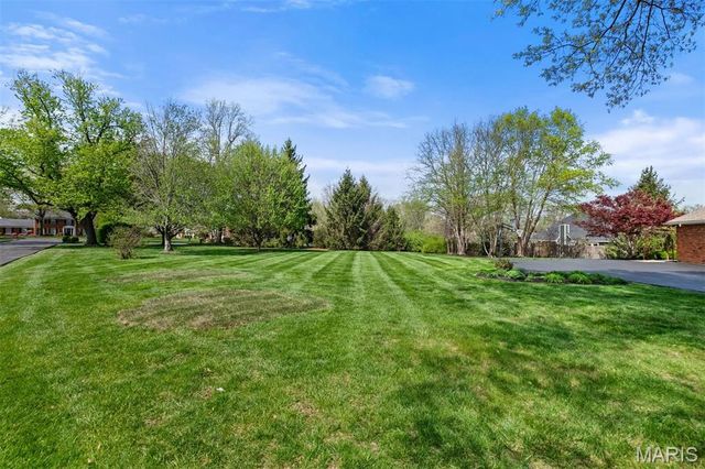 12225 Carberry Place, Town And Country, MO 63131