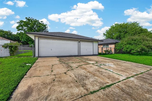 3301 Park Meadows Avenue, Deer Park, TX 77536