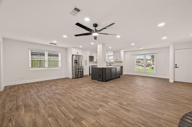 3301 Park Meadows Avenue, Deer Park, TX 77536