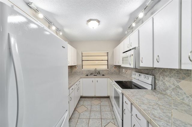 3401 E FORT KING STREET 202, Ocala, FL 34470