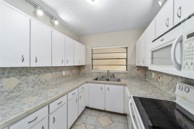 3401 E FORT KING STREET 202, Ocala, FL 34470