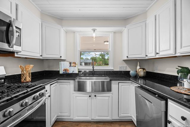 1153 GARRATY RD, Terrell Hills, TX 78209