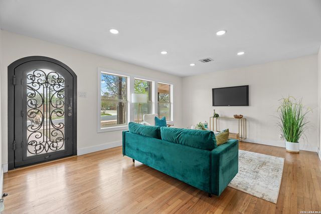 1153 GARRATY RD, Terrell Hills, TX 78209