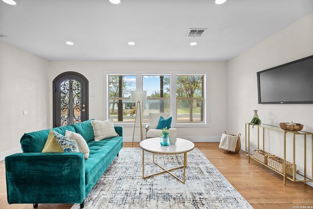 1153 GARRATY RD, Terrell Hills, TX 78209