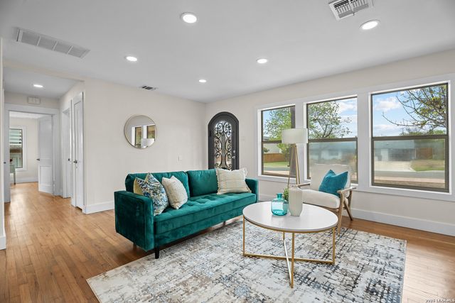 1153 GARRATY RD, Terrell Hills, TX 78209