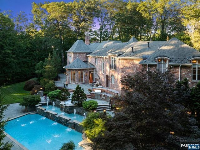47 Fox Hedge Road, Saddle River, NJ 07458