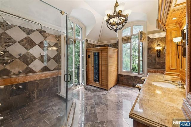 47 Fox Hedge Road, Saddle River, NJ 07458